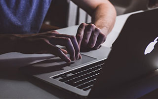 安徽股票配资公司:丽江股票配资-车企半年报：七成车企实现盈利 比亚迪营收破3000亿元、江淮扣非净利降超1000%